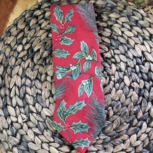 Christmas Holly and pine tie